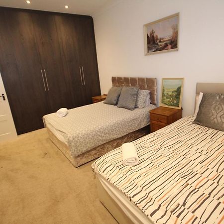 Great West Road Apartments Flat C London Kültér fotó